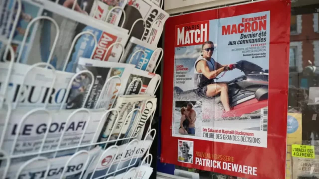 Fransa’da aşırı sıcak ve yangınlar sürerken, Macron’un tatil fotoğrafı siyasetçilerin tepkisini çekti