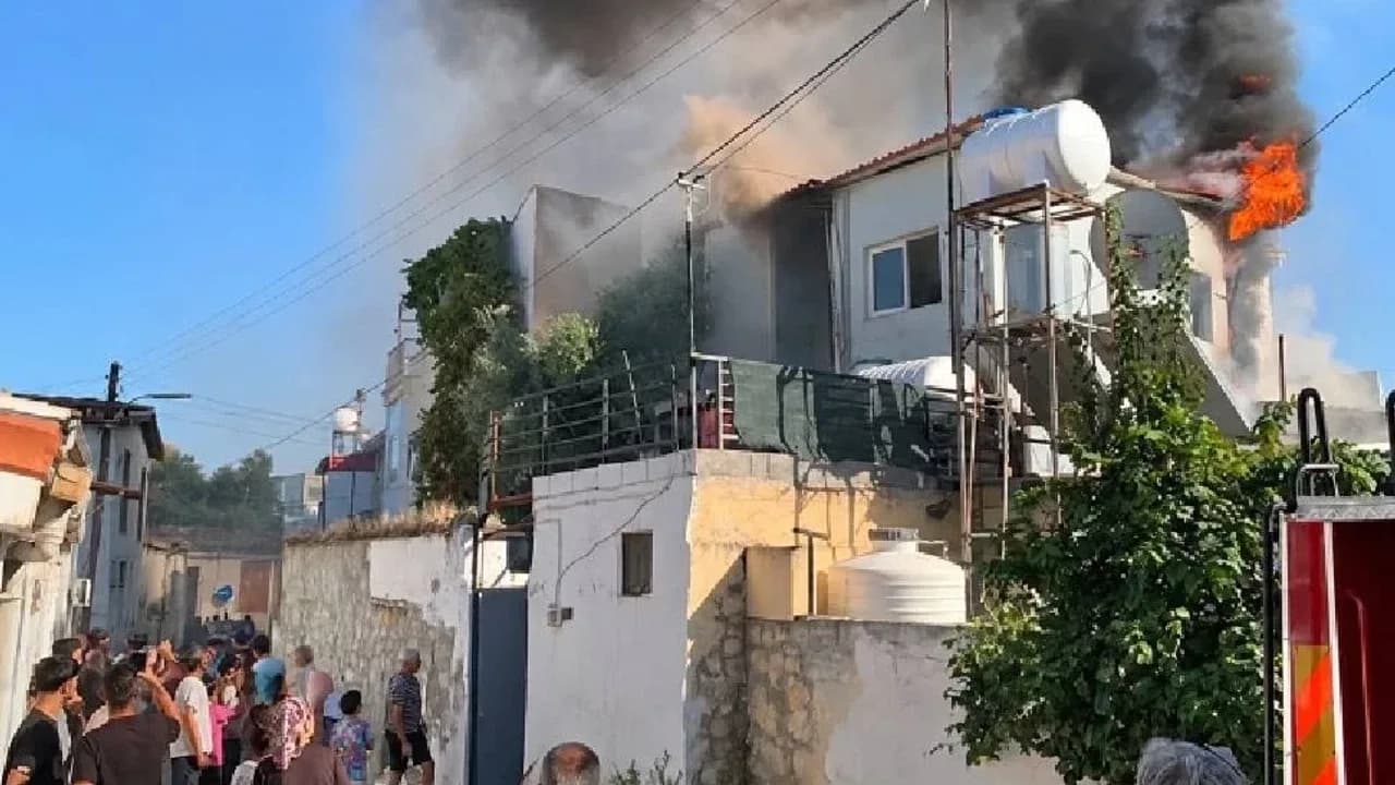 Lefkoşa Surlariçi’ndeki yangının nedeni belli oldu: Elektrik kablosundan çıktığı tahmin ediliyor