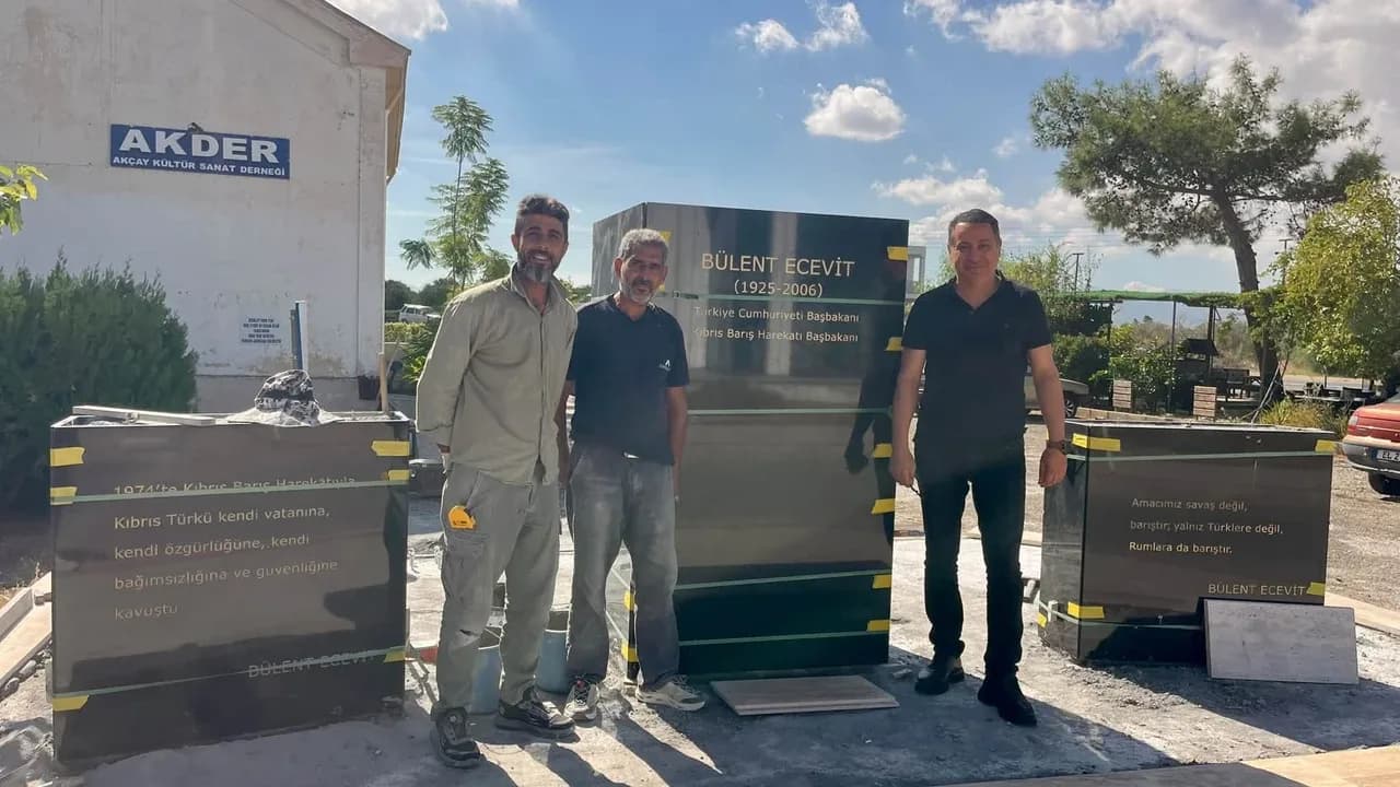 Akçay’a Bülent Ecevit büstü yapılacak