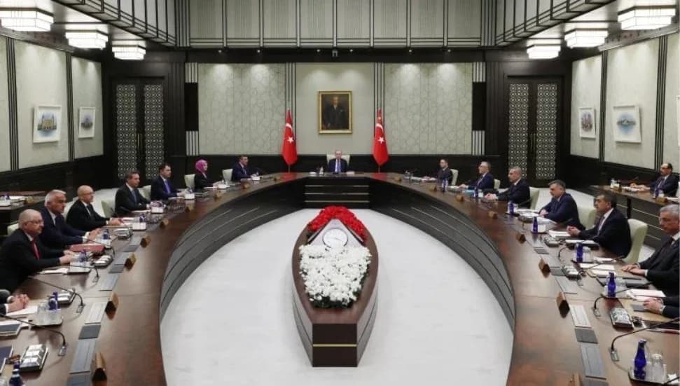 Türkiye'de kabine yoğun gündemle toplanıyor: Fon soruşturması ve Terörsüz Türkiye masada