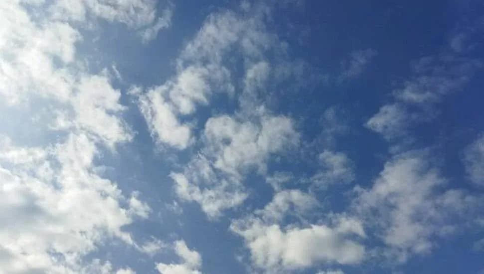 Hava bugün az bulutlu: Sıcaklık 34 dereceyi bulacak
