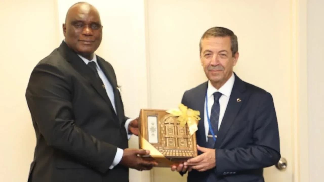 Ertuğruloğlu, Gambiya Dışişleri Bakanı Njie ile görüştü