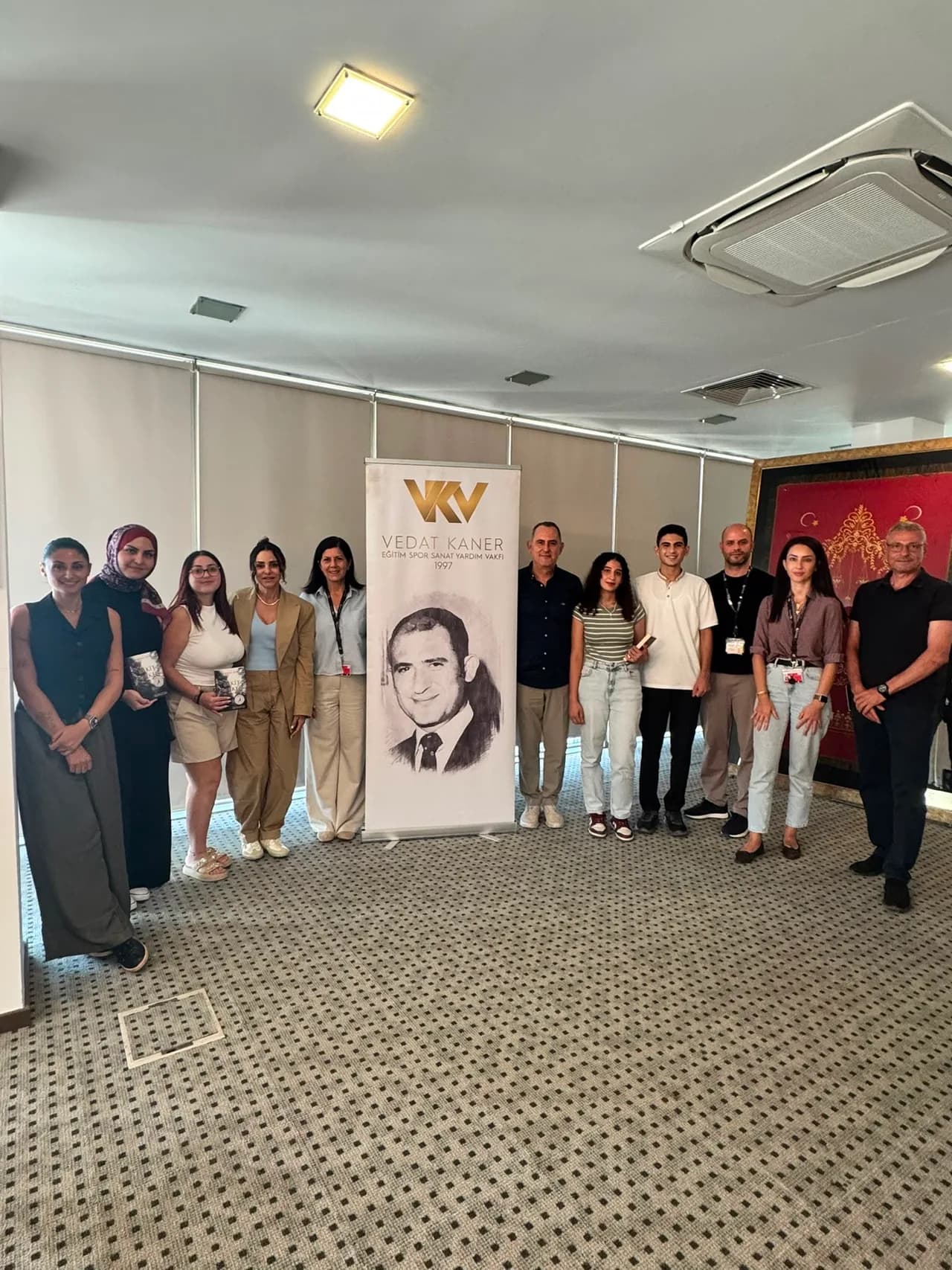 Vedat Kaner Vakfı burslu öğrencilerle buluştu