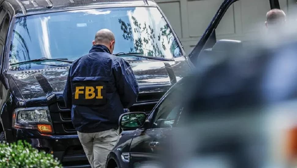Binlerce FBI ajanının kişisel verileri çalındı