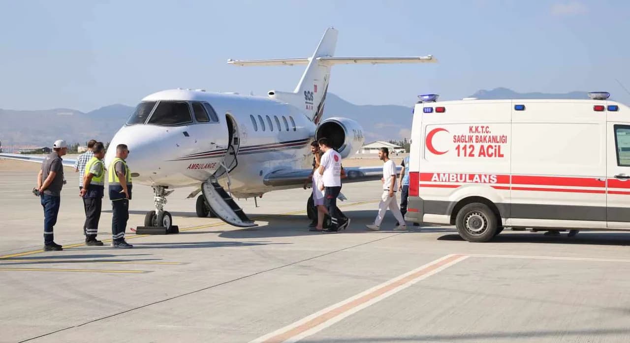 Alabora olan gemiden kurtarılan hamile kadın ambulans uçakla Türkiye’ye gönderildi