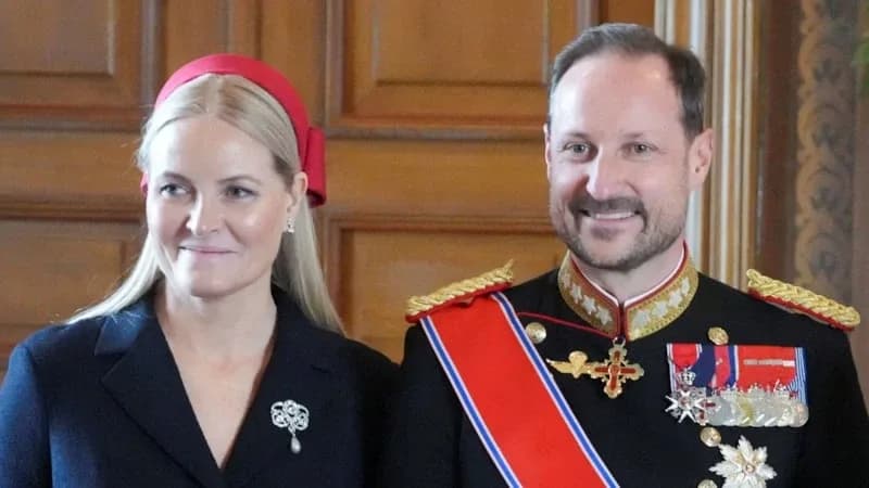Norveç’in yeni kraliçesi Mette-Marit’in başı Epstein ile dertte!