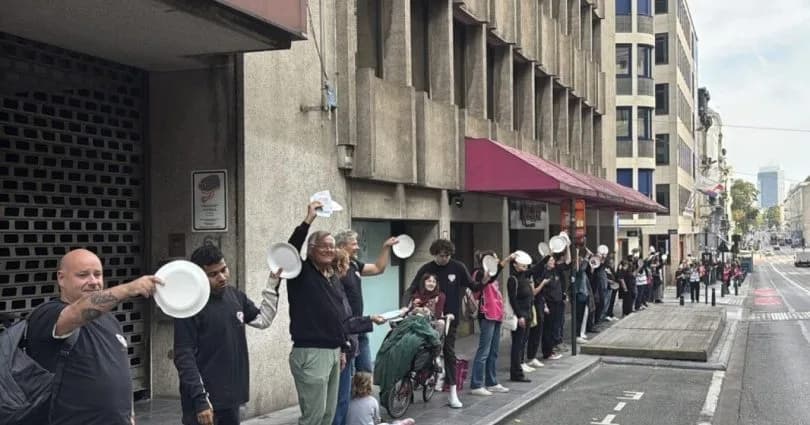Belçika’da artan gıda yardımı ihtiyacına “boş tabak”larla protesto