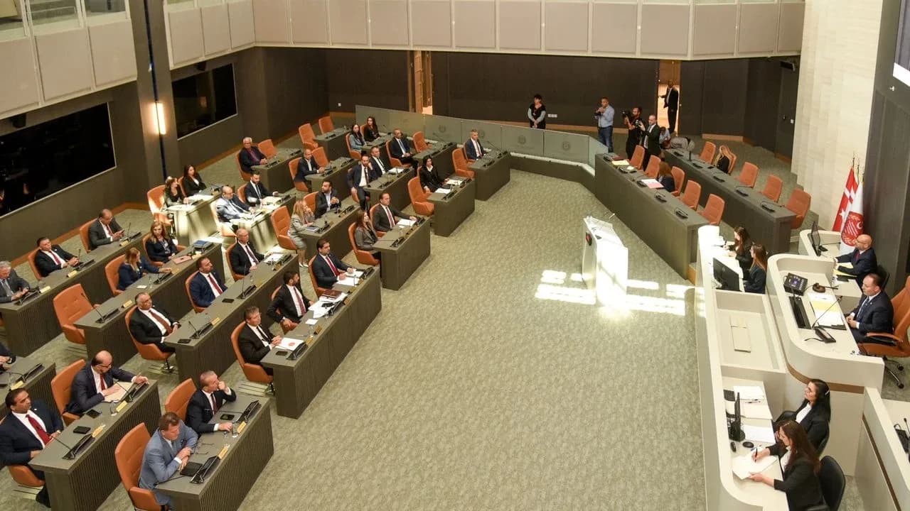 Genel Kurul’da, kamu görevlileri değişiklik yasa önerileri kabul edildi