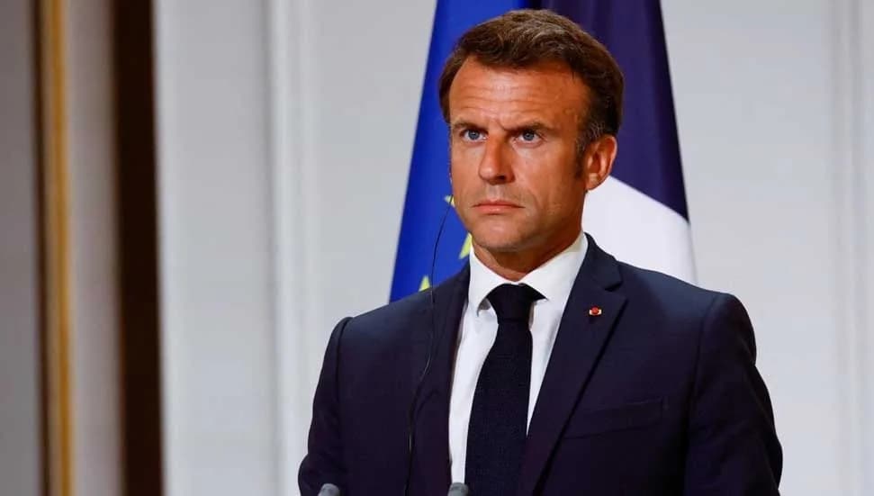 Macron: Sosyal medyada her şeye bakma uğruna sonunda hiçbir şey görmeme riskiyle karşı karşıyayız
