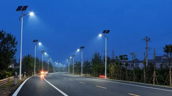 Güneş enerjili yol aydınlatması trafik ölümlerini azaltabilir