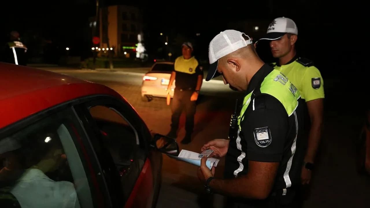 Ülke genelinde trafik denetimleri: 336 sürücü rapor edildi