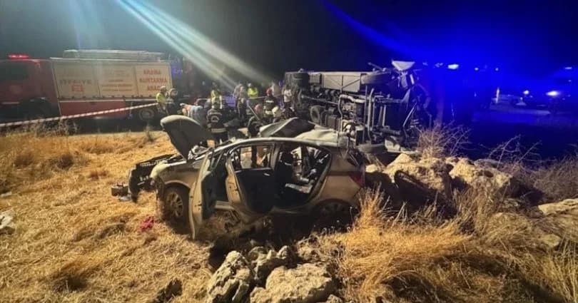 Gaziantep’te feci kaza: Yolcu minibüsü ile otomobil çarpıştı, 7 kişi hayatını kaybetti!
