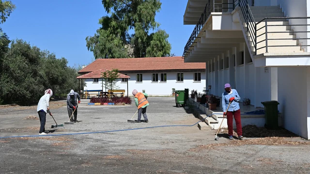 Güzelyurt Belediyesi’nden okullara yeni dönem öncesi temizlik desteği