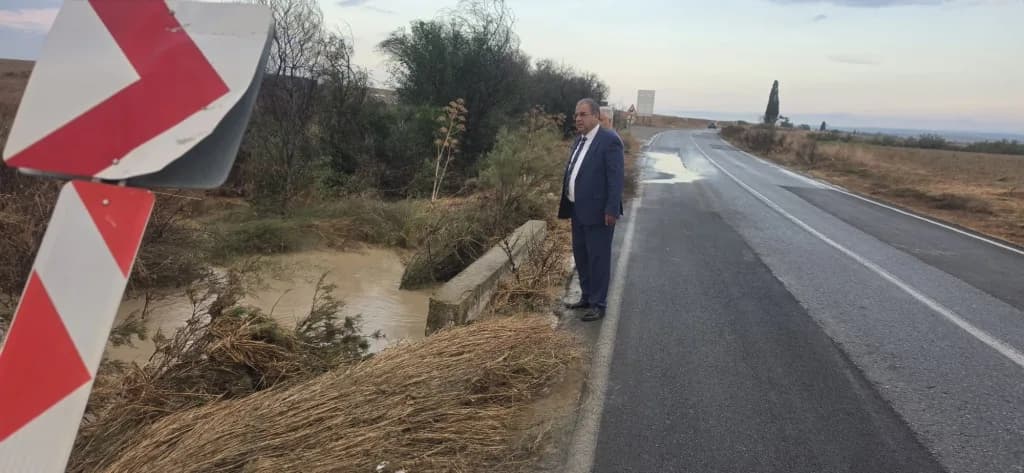 Bakan Sucuoğlu, Yılmazköy-Kılıçaslan yol güzergahında incelemelerde bulundu