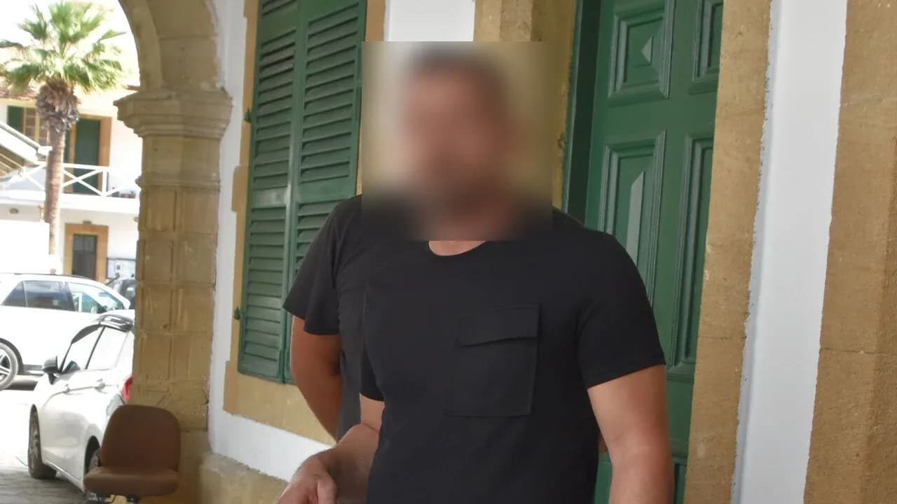 Çalışma izni vaadiyle 10 kişiden 6 bin dolar aldı: Limanda tutuklandı