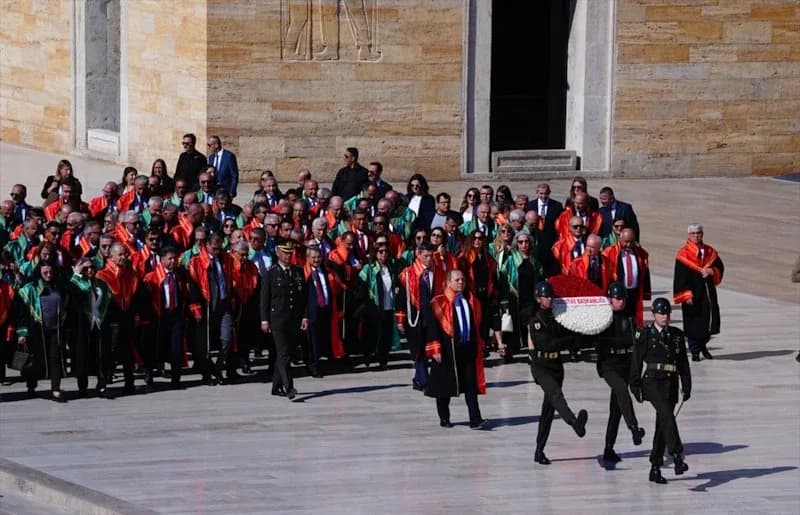 Yargıtay heyetinden adli yılın açılışı dolayısıyla Anıtkabir’e ziyaret