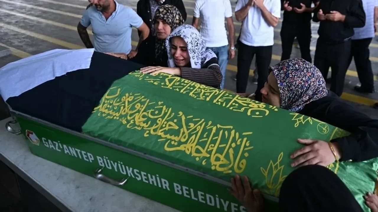 Filo Jet faciasında hayatını kaybeden 14 yaşındaki Nisa Törer Gaziantep’te defnedildi