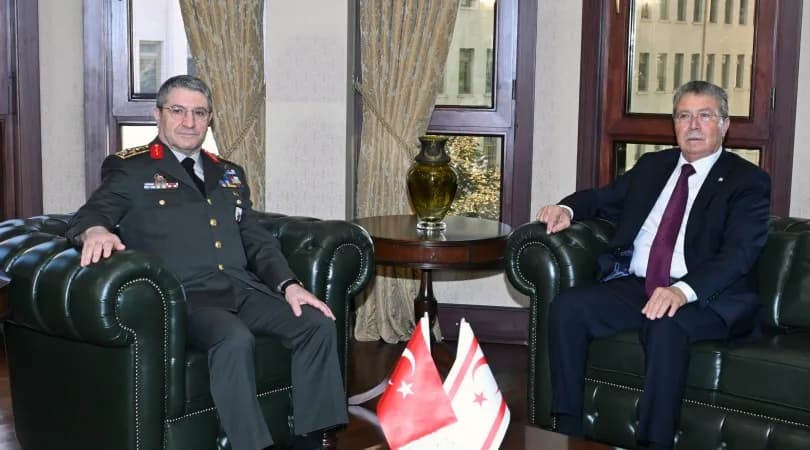 Başbakan Üstel, Türkiye Genelkurmay Başkanı Orgeneral Bayraktaroğlu ile görüştü
