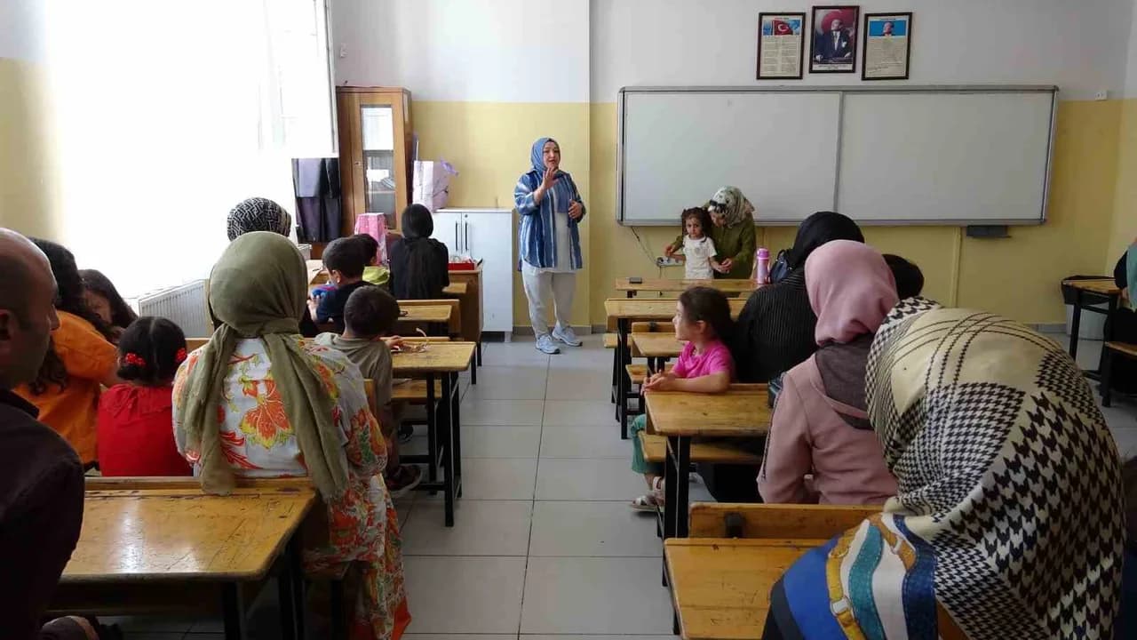 Van’da minik öğrenciler okul heyecanı yaşadı