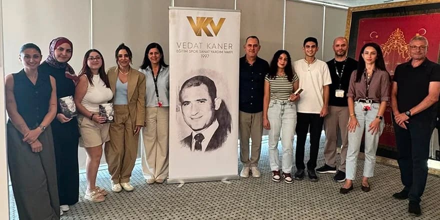 Vedat Kaner Vakfı burslu öğrencilerle buluştu
