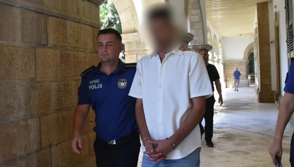 Ercan’da uyuşturucu olduğuna inanılan maddeyle yakalanan zanlı 1 gün tutuklu