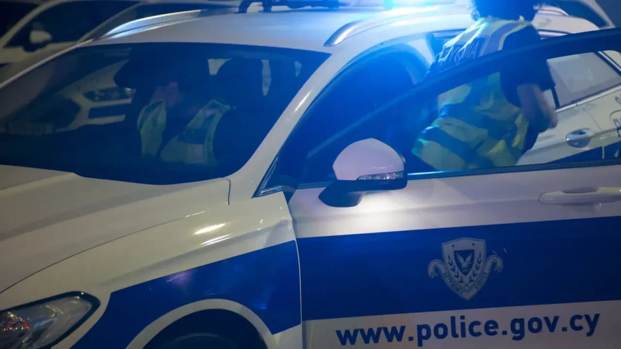 Güney Kıbrıs’ta iki polis açığa alındı: Saldırı suçlaması