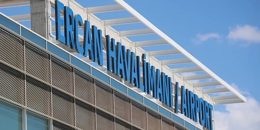 Ercan’da gümrüksüz ilaç ve malzeme… 3 kişi tutuklu