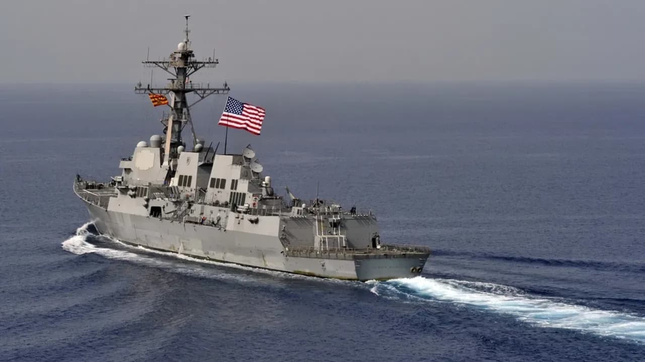 ABD savaş gemisi USS Jason Dunham Limasol’a demirledi