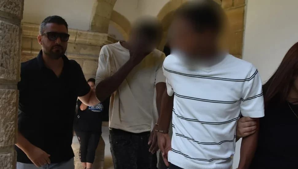 Odalarında 15 gram uyuşturucu tespit edilen 2 zanlı 3 gün tutuklu