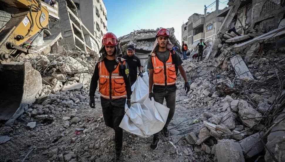 Gazze’de enkaz altından yaklaşık 3 yıl sonra 55 Filistinlinin naaşı çıkarıldı