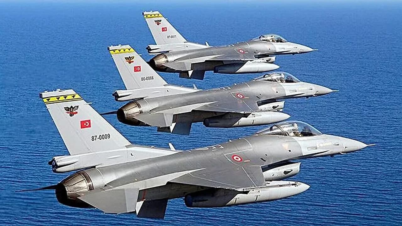 MSB duyurdu: Türk Hava Kuvvetleri Kıbrıs’ın güneyinde eğitim uçuşu yaptı