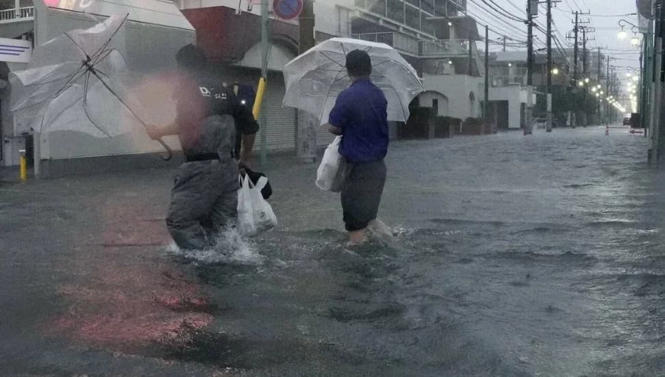 Japonya'da Dujuan Tayfunu: 2 kişi hayatını kaybetti