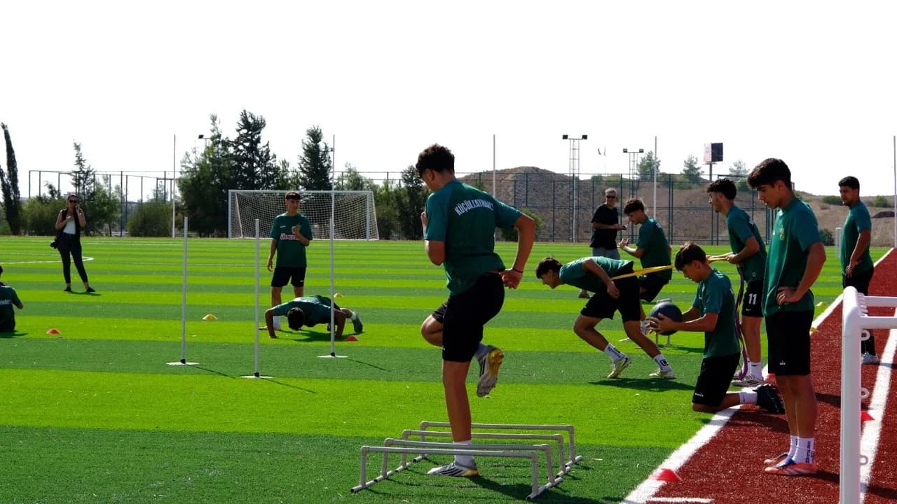 Kaymaklı’nın altyapı takımları yakın doğu spor kompleksi’nde antrenmana başladı