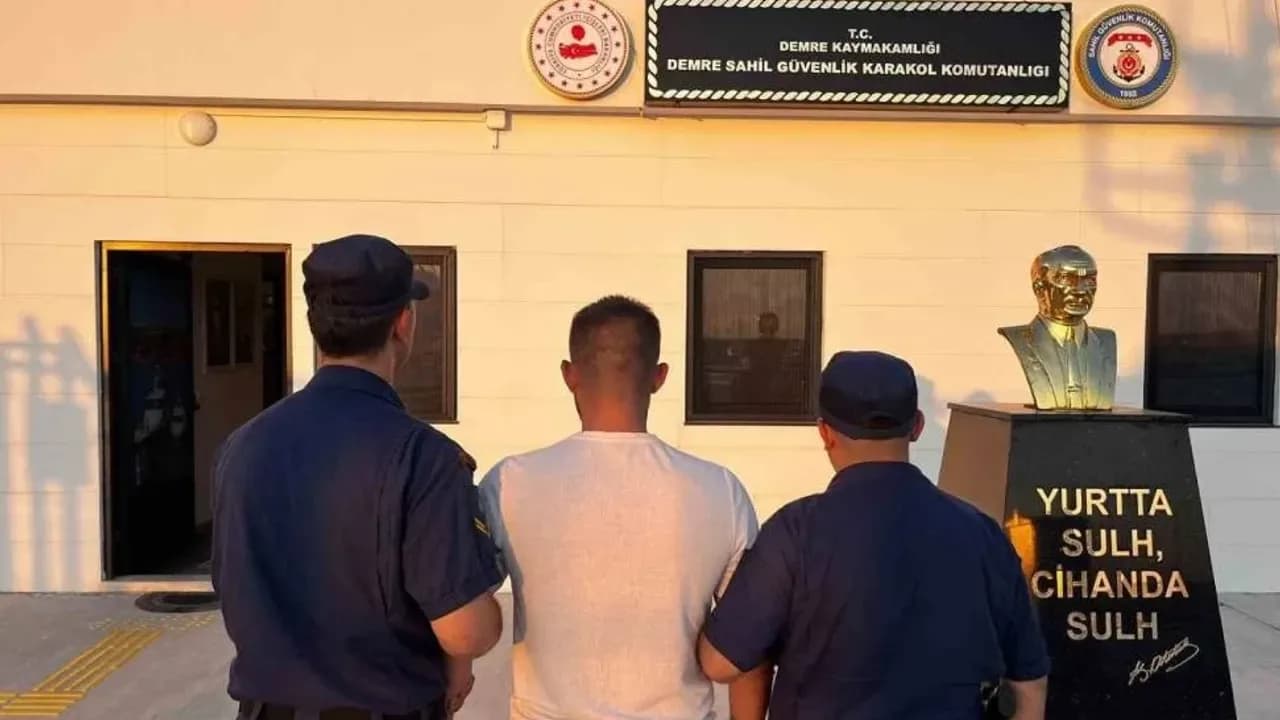 KKTC'de hakkında yakalama kararı bulunan kişi Antalya'da yakalandı