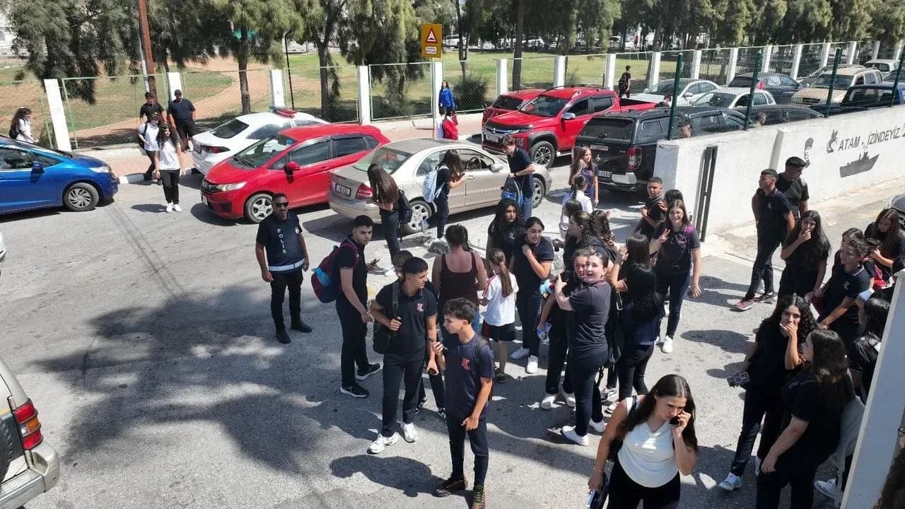 Okul çevrelerinde polis denetimi: Drone ile havadan destekli denetim yapıldı!