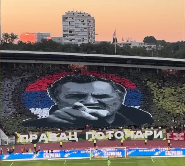 Sırbistan’da Kızılyıldız tribünlerinden ‘Bosna Kasabı’ için özel koreografi ve saygı duruşu