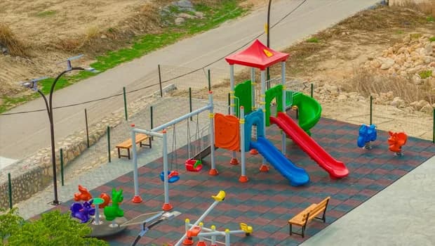 Sazlıköy'de yapılan park açıldı