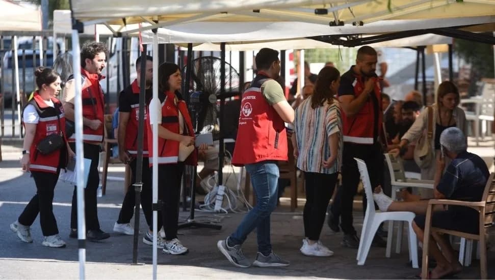 Kayıp yakınlarının bekleyişi 8'inci günde de sürüyor: Uzman ekipler, ailelere psikososyal destek sağlıyor