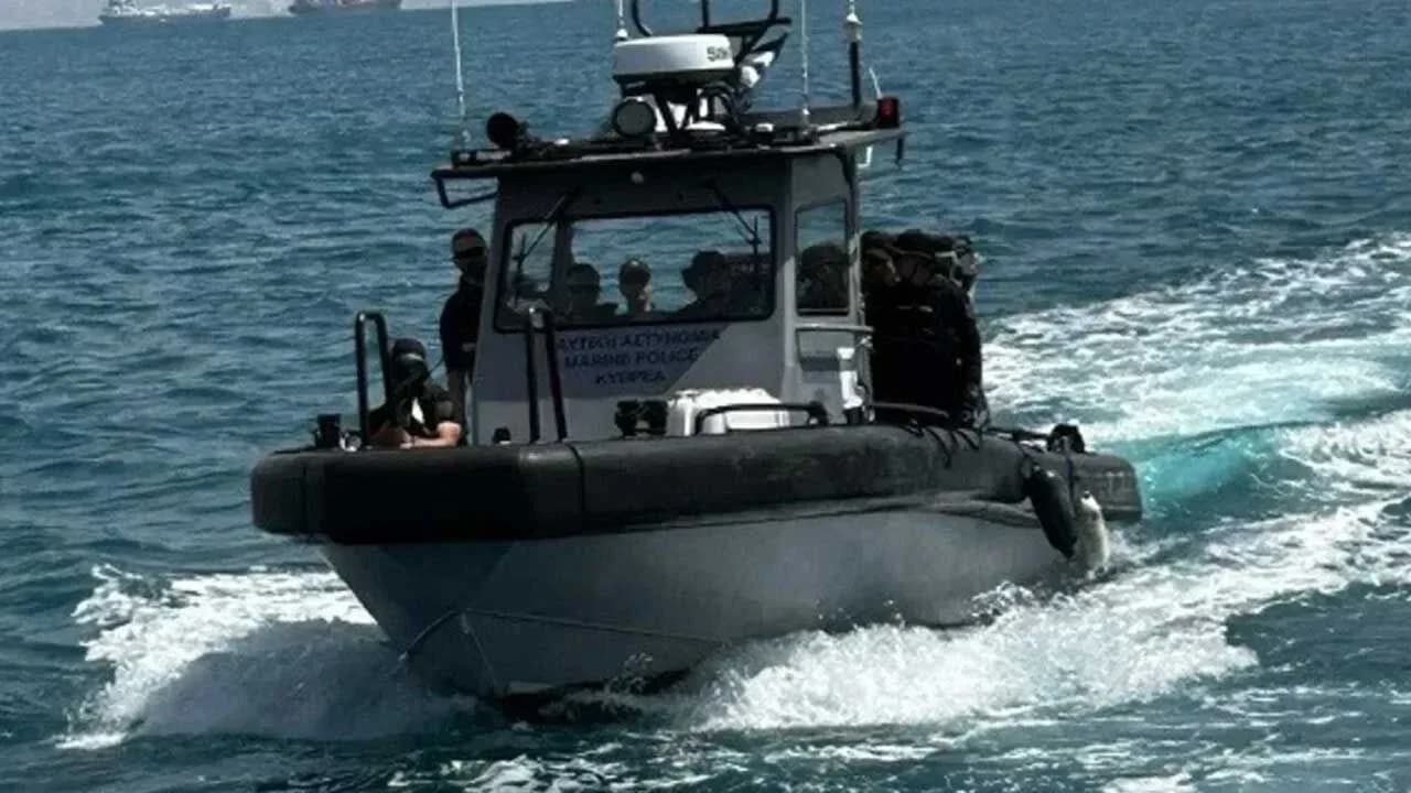 Limasol açıklarında tekne alabora oldu: 21 kişi kurtarıldı