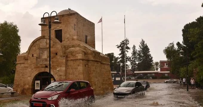 Meteoroloji, bugün saat 12.00’den 17.00’ye kadar kuvvetli yağış uyarısı yaptı