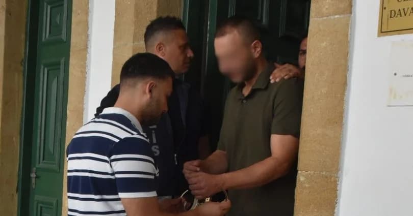 Evinde iki tabanca ve uyuşturucu bulunan zanlıya 8 gün ek tutukluluk