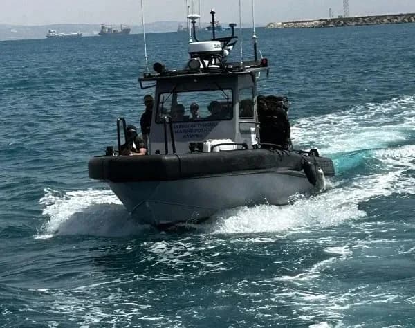 Limasol açıklarında tekne alabora oldu: 21 kişi kurtarıldı