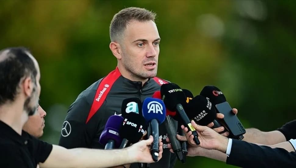 Mert Günok, Türkiye A Milli Futbol Takımı'nı bıraktığını açıkladı