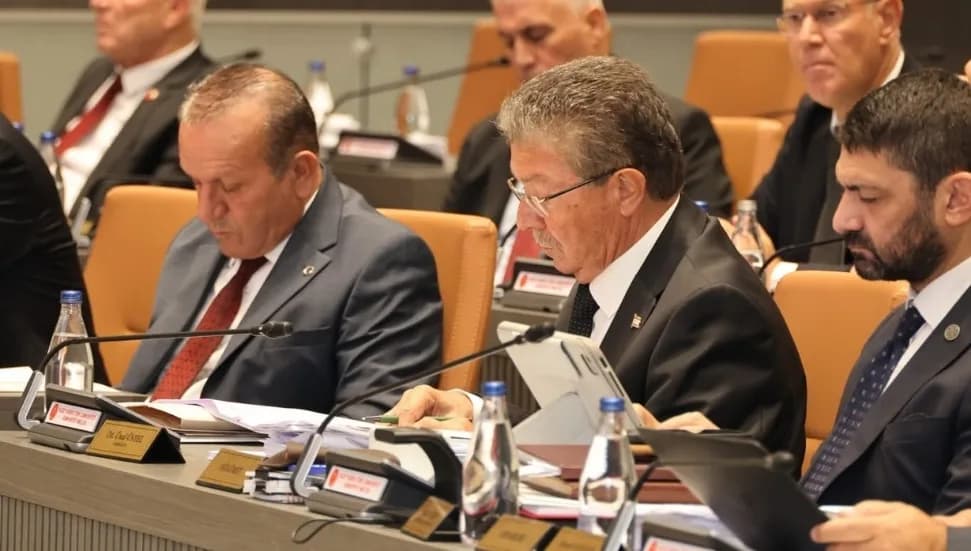 Ünal Üstel: Ülkenin bir yedi ay daha kaybetme lüksü yoktur