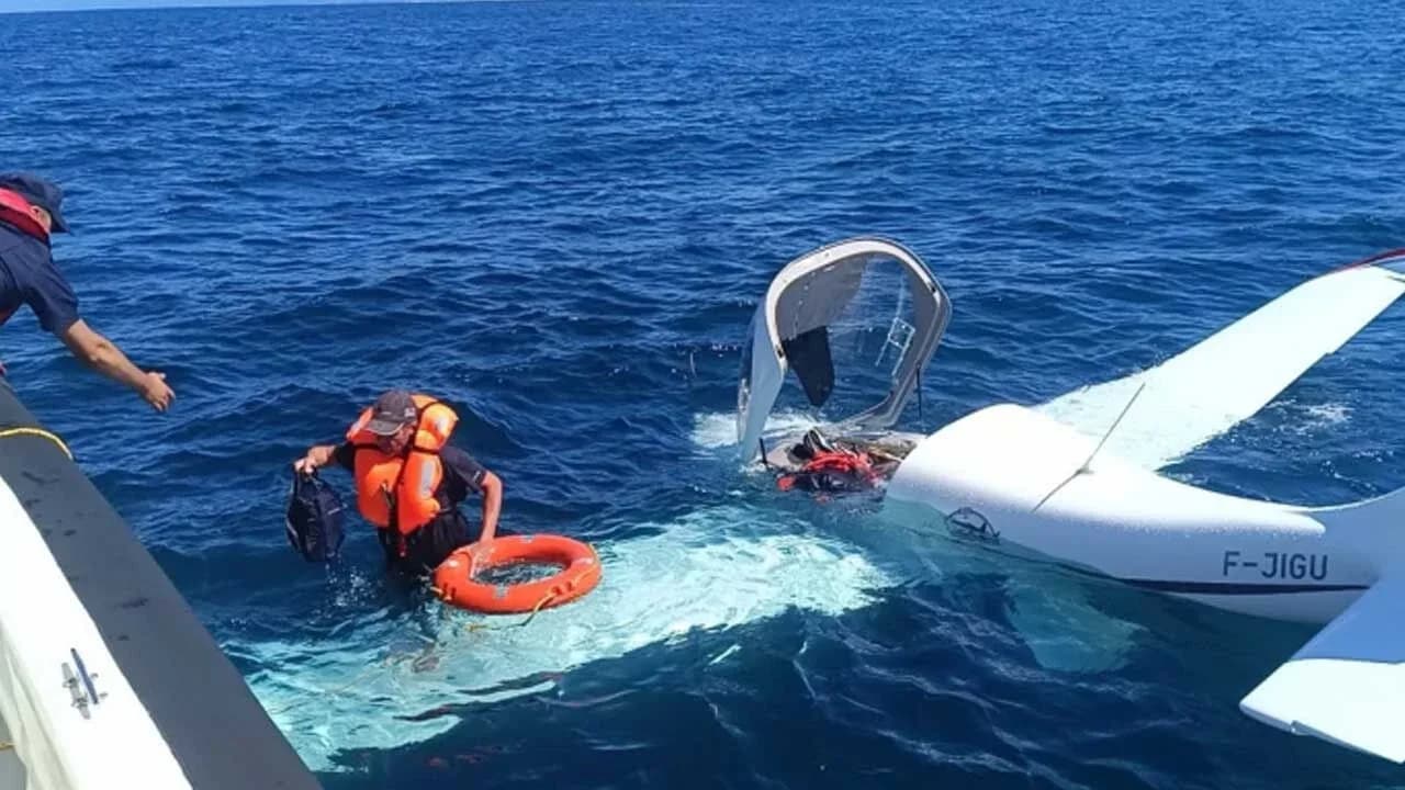 Gürcistan'dan kalkan uçak Rize'de denize acil iniş yaptı