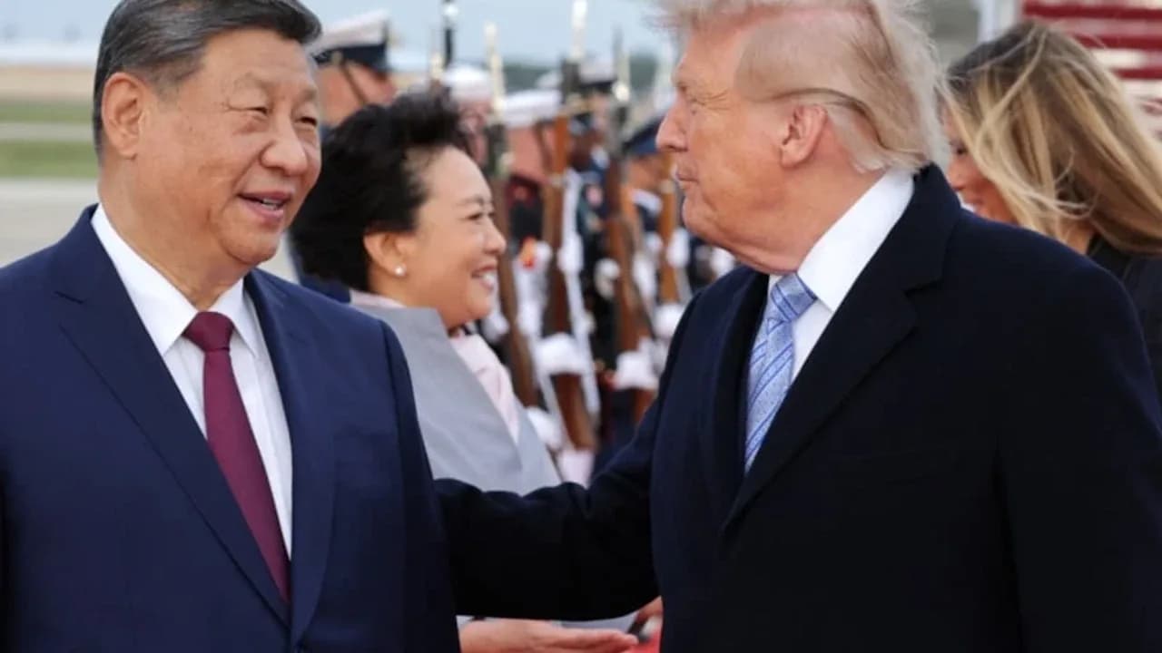 Trump, Şi’yi havaalanında karşıladı