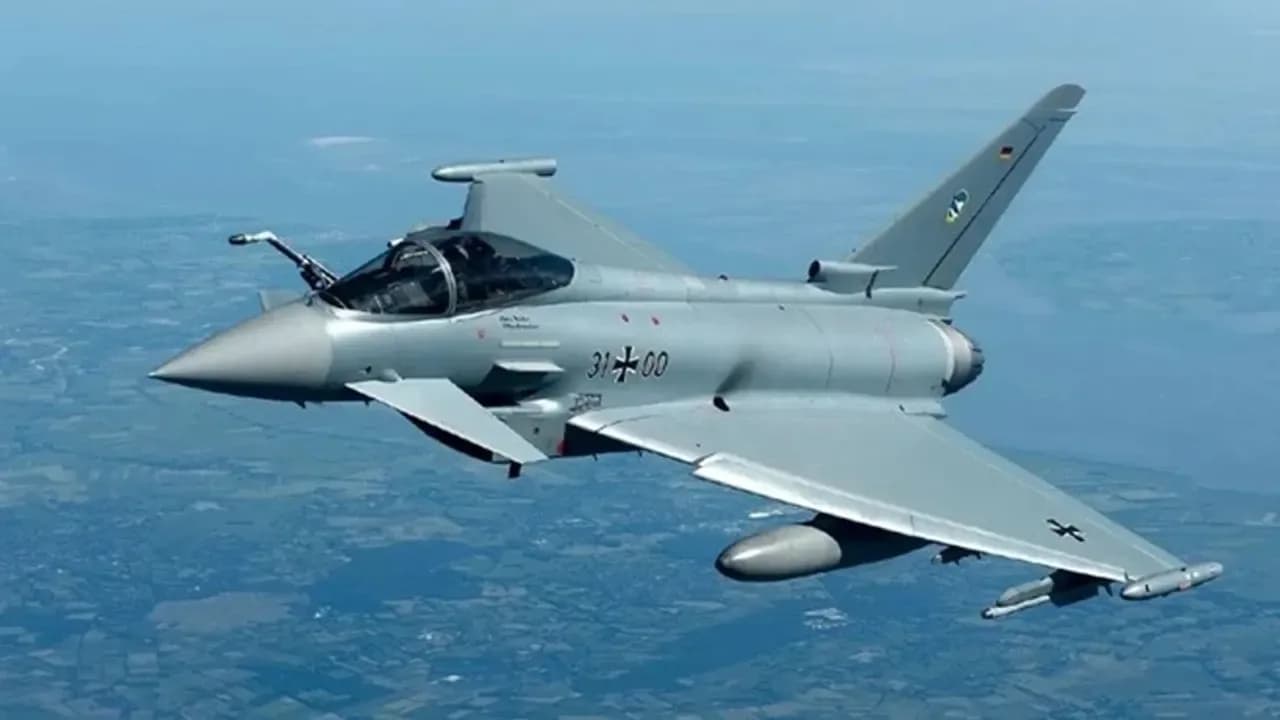 İlk Türk Eurofighter pilotları İngiltere’de eğitime başladı