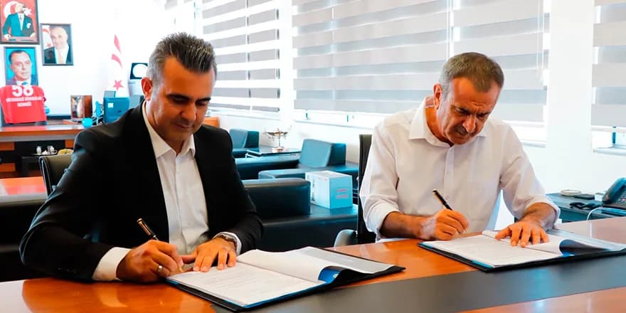 Gazimağusa Belediyesi sıkıştırmalı çöp aracı alımı için sözleşme imzaladı
