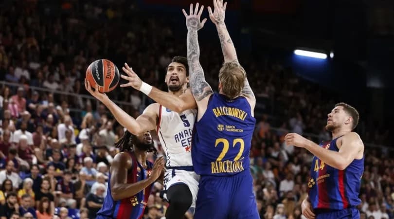 Anadolu Efes, 7 sayı farkla Barcelona’ya kaybetti