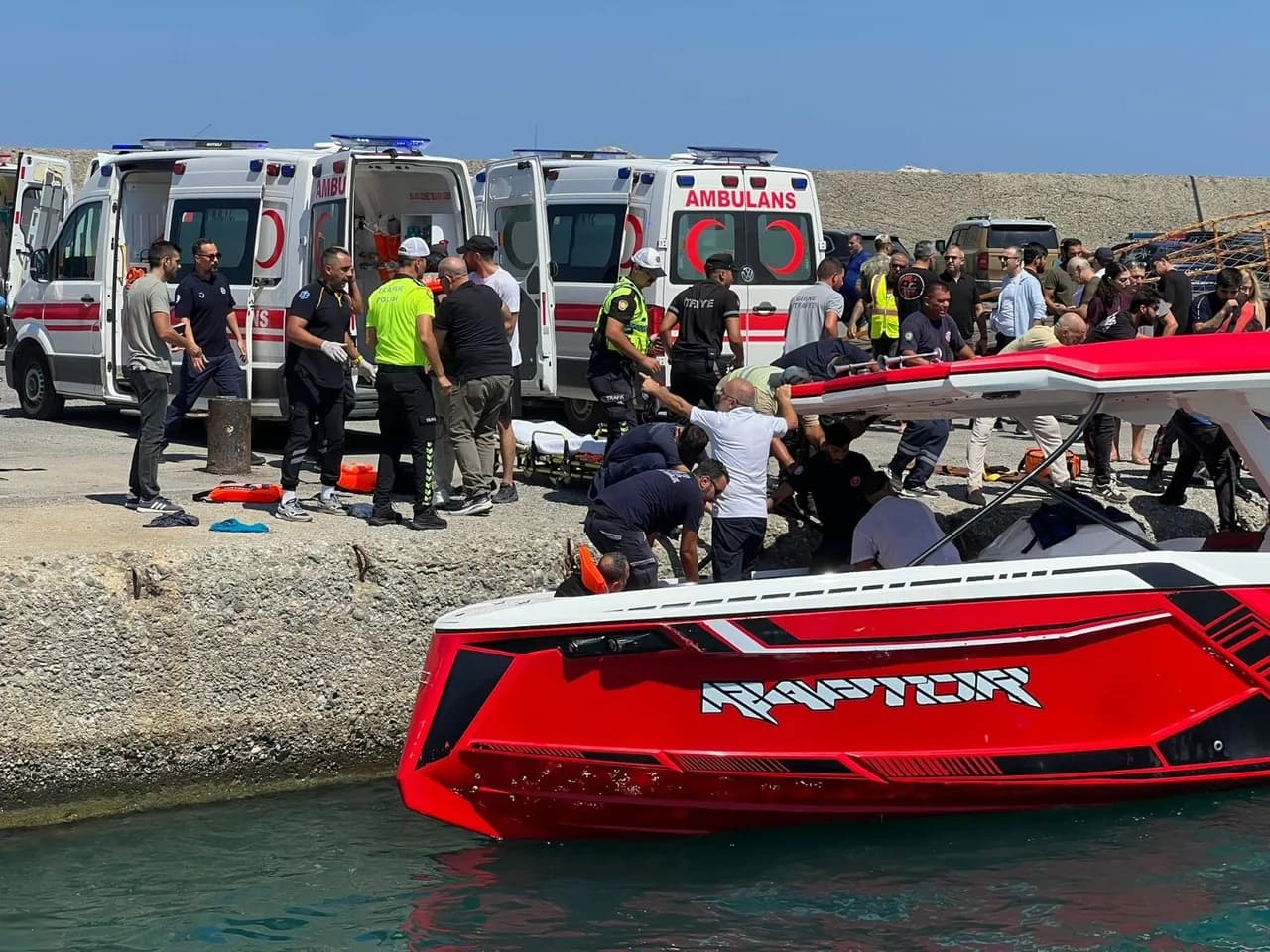 Girne açıklarında alabora olan gemiden kurtulan 3 genç yaşadıklarını anlattı